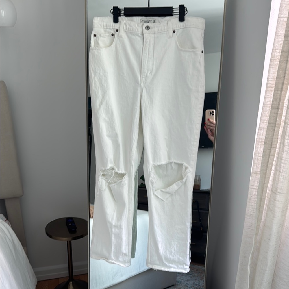 Abercrombie 90s Straight Ultra High Rise White Jeans